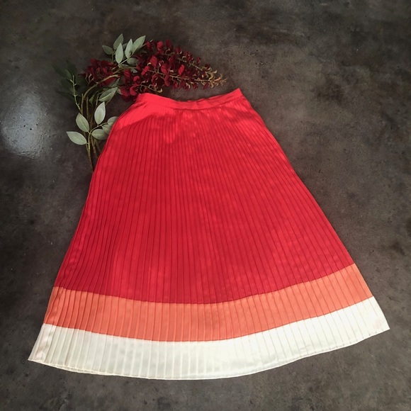 Forever 21 Dresses & Skirts - Forever 21 Coral Midi skirt